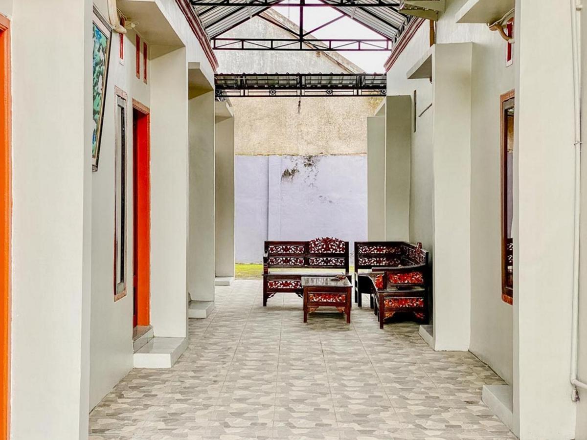 Griya Asri Syariah Mitra Reddoorz Hotel Rogojampi Kültér fotó